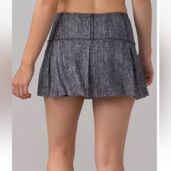 Lululemon Lost In Pace  13” Skirt Skort Salt Alpine White Black Size 4 - Picture 2 of 12